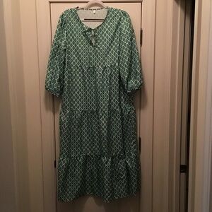 Elegant Green Patterned Dress